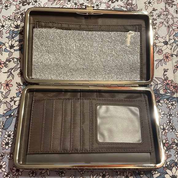 NWOT- clutch w/camo design w/white rhinestones &  snake design, push open lock. - Picture 4 of 13